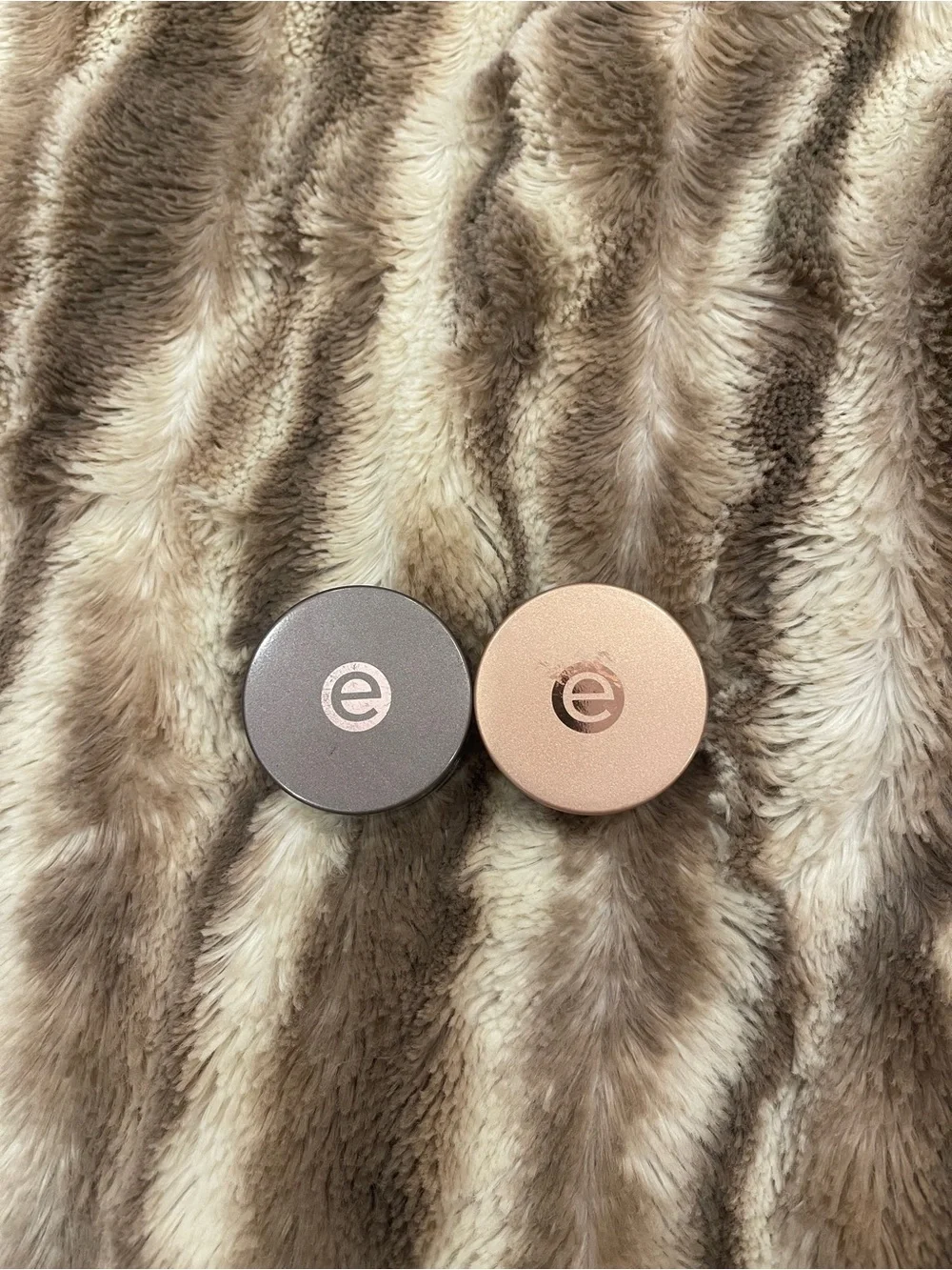 Essence Cream Eyeshadow Pot in Cocoa and Pearl